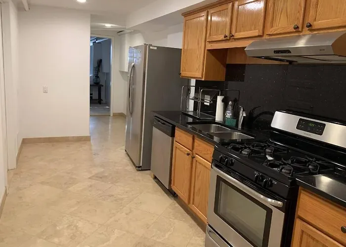 Studio Flat In The Heart Of Downtown Chicago